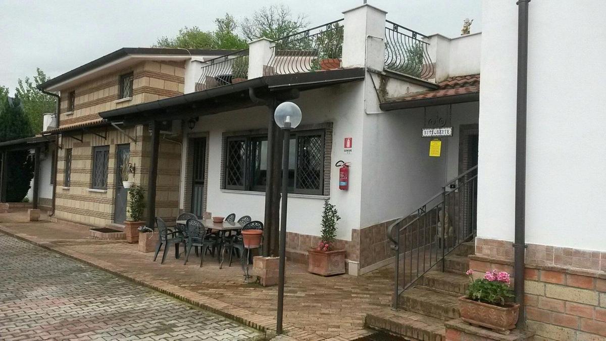 Agriturismo Borgo Nuovo Sant'Agata Dei Goti Hotel Migliara-San Silvestro Kültér fotó