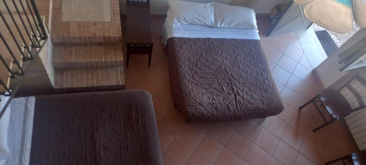 Agriturismo Borgo Nuovo Sant'Agata Dei Goti Hotel Migliara-San Silvestro Kültér fotó